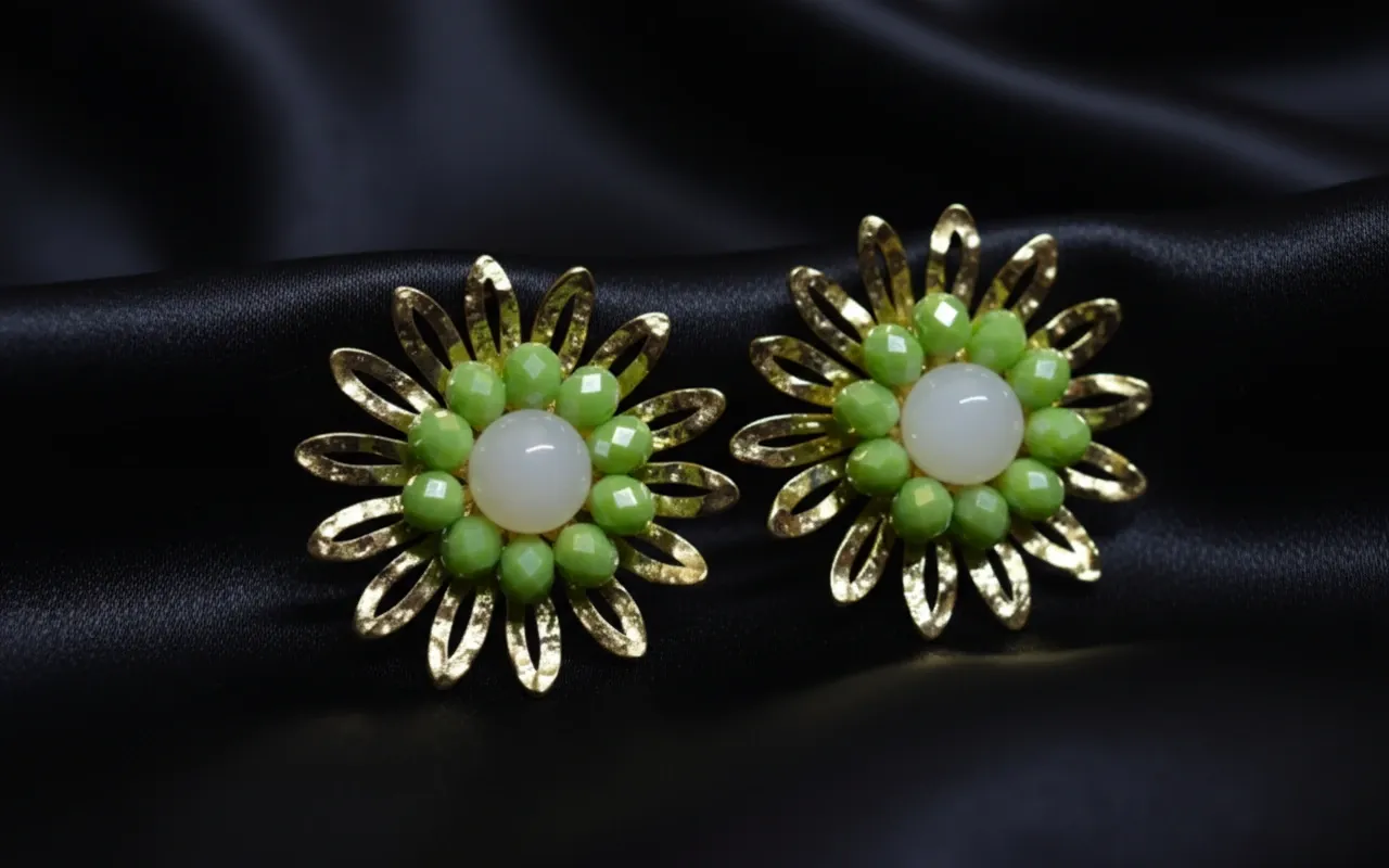 Verde Bloom Daisy Stud Earrings